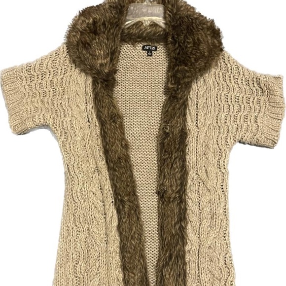 Short sleeve cardigan with fur - Picture 1 of 3